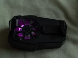 Охладитель для телефона на аккумуляторе Кулер для игр с RGB подсветкой И СЕНСОРНЫЕ киберспортивные НАПАЛЬНИКИ эластичные (перчатки) UNRIVAL GAMING для геймеров