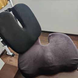 Ортопедические подушки EKKOSEAT для сидения на рабочее стуло. Черная. ST-1G-101.forback43