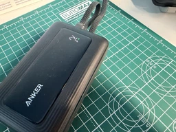 Портативный повербанк Anker 20000 mAh 45W с 2 встроенными кабелями USB-C, быстрая зарядка PD и LED дисплей, Power Bank для телефона, планшета, ноутбука