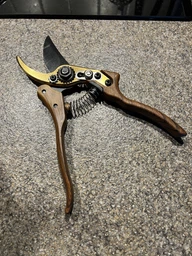 Секатор садовый обводной Bradas V-Series Titanium & Wood (KT-V1039) фото от покупателей 5