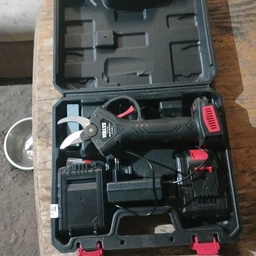 Секатор аккумуляторный VOLLYX BLACK 21V кусторез садовые ножницы + 2 АКБ + кейс