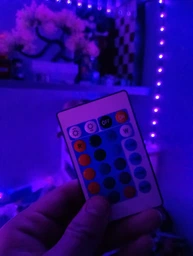 Розумна світлодіодна led стрічка rgb smd 5050 usb з bluetooth додатком різнокольорова вологостійка IP65 самоклеюча з пультом 5 метрів лед діодна ргб мультиколор гірлянда блютуз від юсб powerbank повербанка для підсвічування Авто ТБ ПК 5 вольт (El_App5050)