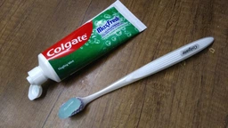 Зубная паста Colgate Max Fresh Активная защита и чистота 75 мл (8718951738829)