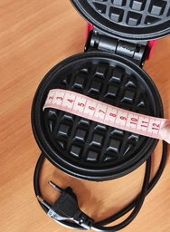 Стильная и портативная, электрическая мини - вафельница Waffle Maker с антипригарным покрытием, красная (SKU-5142) фото от покупателей 6