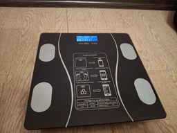 Весы напольные смарт умные стеклянные для дома Scale one Black электронные фитнес Bluetooth с приложением для смартфона 180 кг черные фото от покупателей 3