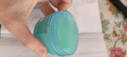 Зволожувальний крем-сорбет Garnier Hyaluron Fresh & Plump Hydrating  Sorbet Cream З гіалуроновою кислотою для надання свіжості та пружності шкірі обличчя 85 г (3600542663243) фото від покупців 1