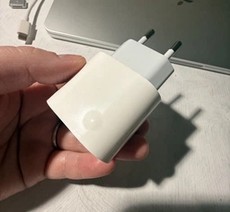 Комплект Зарядное устройство Foxconn с быстрой зарядкой 20W USB-C + Кабель USB-C - USB-C 20W 1 м White для Apple iPhone (37431-cn)