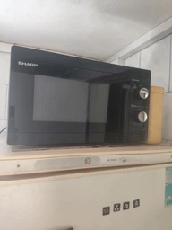 Мікрохвильова піч Sharp YC-MS01E-B