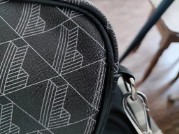 Мужская сумка мессенджер Lacoste Monogram черная через плечо кроссбоди сумка для документов телефона и повседневных вещей компактная сумка для города работы и путешествий фото от покупателей 2