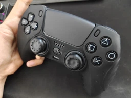 Якісний рельєфний силіконовий чохол White для геймпада DualSense Sony PlayStation 5 (PS5) + антиковзні накладки на стіки фото від покупців 1