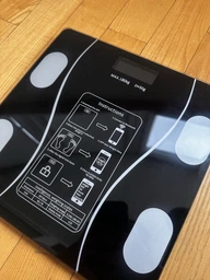 Ваги підлогові смарт розумні скляні для дому Scale one Black електронні фітнес Bluetooth з додатком для смартфона 180 кг чорні фото від покупців 1