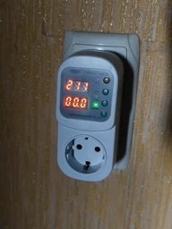 Реле напруги Tomzn TOSVA-16 16A 220V, розетковий захист від перенапруги та заниженої напруги, з дисплеєм фото від покупців 1