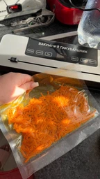 Вакууматор побутовий для продуктів – кухонний вакуумний пакувальник для дому з дисплеєм та вбудованим різаком фото від покупців 4