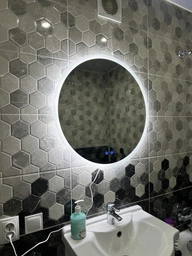 Зеркало с LED подсветкой и подогревом для ванной комнаты настенное смарт зеркало 59х59 см BRS фото от покупателей 2