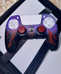 Качественный защитный силиконовый чехол Black Lightning для геймпада Sony DualSense PS5 + накладки на стики