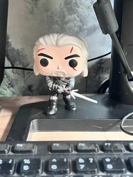 Фигурка из игры The Witcher Ведьмак Geralt of Rivia Геральт, 10 см + защита для коробки (TW 0007) фото от покупателей 1