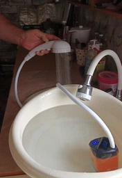 Портативный душ для кемпинга водонепроницаемый электрический душевой насос на аккумуляторе для походов путешествий пляжа домашних животных и полива фото от покупателей 3