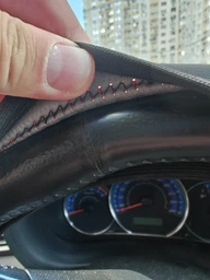 Противоскользящий чехол оплетка на руль автомобиля из эко кожи диаметром 37-38.1 см, черный с синим (94897188) фото от покупателей 2