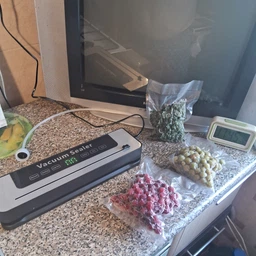 Вакууматор для продуктов и еды 120 Вт со встроенным резаком и сенсорным управлением бытовой вакуумный упаковщик электрический автоматический домашний + 10 пакетов в подарок фото от покупателей 2