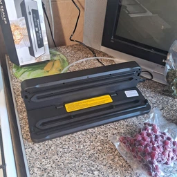 Вакууматор для продуктов и еды 120 Вт со встроенным резаком и сенсорным управлением бытовой вакуумный упаковщик электрический автоматический домашний + 10 пакетов в подарок фото от покупателей 1