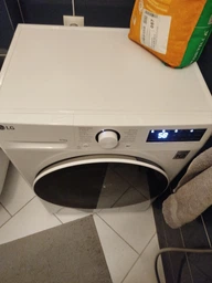 Прально-сушильна машина LG F2R5FG0W фронтальна, 9(5)кг, 1200, А, 48см, дисплей, пара, інвертор, білий фото від покупців 2