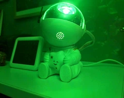 Нічник проектор Космонавт сидячий Astro Star Mini Проектор зоряного неба, лазерний нічник на пульті фото від покупців 1