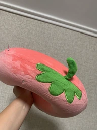 Подушка для подорожей Memory Foam Полуничка 32х25х10 см рожевий фото від покупців 2