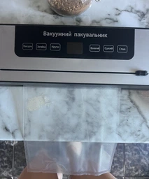 Вакуумний пакувальник побутовий вакууматор Deluxe Food Model: vs0150 українська версія для їжі так продуктів 120 Вт з дисплеєм та різаком + шланг для вакуумування фото від покупців 1