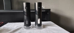 Набор из 2 электрических мельниц для специй с подсветкой и подставкой Electric Grinder SET для измельчения соли и перца, черный фото от покупателей 2