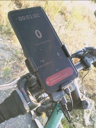 Велоліхтар 4 в 1 на кермо з тримачем телефону Power Bank 4000 мАг та вбудованим гудком клаксоном 30 дБ передня фара для самокату та скутеру з LED індикатором заряду, чорний фото від покупців 13