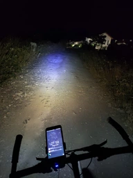 Велоліхтар 4 в 1 на кермо з тримачем телефону Power Bank 4000 мАг та вбудованим гудком клаксоном 30 дБ передня фара для самокату та скутеру з LED індикатором заряду, чорний фото від покупців 5