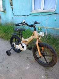 Велосипед детский Ainda KP-01NEW-16 16 дюймов двухколесный с дополнительными боковыми колесами, прочная стальная рама нагрузка до 70 кг, для детей от 4 лет, золотистый