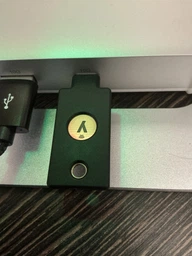 Ключ безопасности Yubico Security Key С NFC Black (5060408465301)