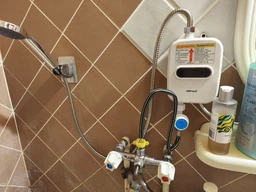 Термостатичний водонагрівач RX-021 з душем і LCD екраном