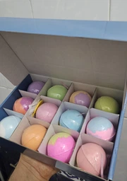 Дитячі бомбочки для ванни BATH BOMB GIFT, 12 шт, з іграшками-сюрпризами, шипучі, морська тематика, 720 г фото від покупців 1