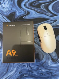 Геймерська акумуляторна бездротова (2,4G+Bluetooth) миша ATK A9 2.0, PAW3395SE, HiSilicon NearLink, Huanuo Blue Glow V2, White/Біла (A92.0W)