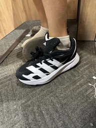 Детские кроссовки Lightblaze Kids adidas KH9120 (35.5 EUR) черный (4068819679691)