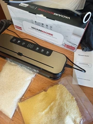 Вакуумный упаковщик-вакууматор с насосом 75 кПа + шланг VACUUMMACHINE бытовой набор с резаком + 10 вакуумных пакетов фото от покупателей 4