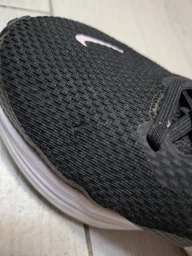Жіночі кросівки для бігу Nike W Revolution 8 HJ8485-101 41 (9.5US) Білі (197862925548) фото від покупців 1