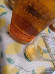 Бурбон Bulleit від 6-ти до 8-ми років витримки 0.7 л 45% (082000789611_5000281038018)