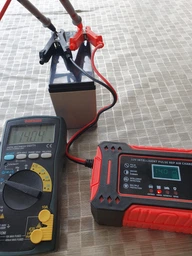 Зарядний пристрій для автомобільних акумуляторів 12V 6 A, портативна інтелектуальна зарядка для свинцево-кислотних АКБ 4–120 А·год з режимами AGM, Pulse Repair, зарядне для авто та мото, BC-006-Red фото від покупців 6