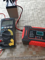 Зарядний пристрій для автомобільних акумуляторів 12V 6 A, портативна інтелектуальна зарядка для свинцево-кислотних АКБ 4–120 А·год з режимами AGM, Pulse Repair, зарядне для авто та мото, BC-006-Red фото від покупців 5