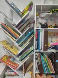 Книжная полка напольная для книг у форме дерева этажерка полочки стойка подставка стеллаж бетон 115 см