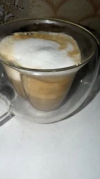 Кавоварка ріжкова DeLonghi Dedica EC685.W