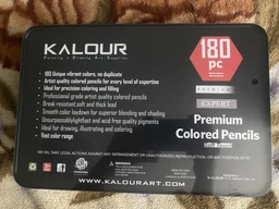 Набір професійних кольорових олівців KALOUR 180 кольорів у металевому кейсі | М'який грифель | Для малювання, скетчингу та творчості фото від покупців 2