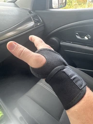 Регулируемый бандаж для запястья Hand фиксатор на руку / лучезапястный сустав для спорта на липучке, 35.5х7 см, черный (106986647) фото от покупателей 1