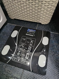 Ваги підлогові смарт розумні скляні для дому Scale one Black електронні фітнес Bluetooth з додатком для смартфона 180 кг білі фото від покупців 6
