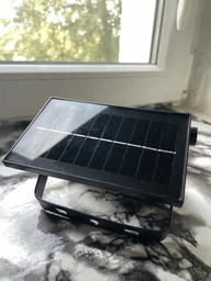 Прожектор светодиодный на солнечной панели 100 Вт 80 LED автономный уличный светильник IP65 для двора гаража и беседки с пультом таймером и переключением тёплого и холодного света Чёрный