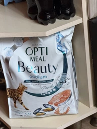 Полнорационный сухой корм Optimeal Beauty Podium для взрослых кошек, блестящая шерсть и уход за зубами, формула на основе морепродуктов 4 кг (4820215366083)(B1842201)