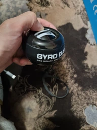 Эспандер гироскопический кистевой гиробол павербол Powerball Gyroball тренажер для кисти запястья предплечья сила хвата антистресс реабилитации после травм координации выносливости вращающийся шар нескользящий корпус спортивный черный